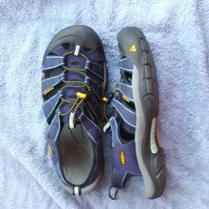 Women's size 11 Keen sandals